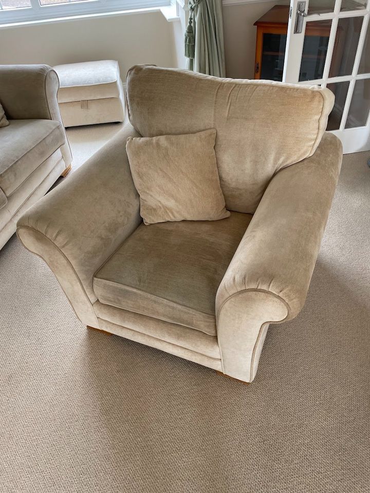 Cream Sofa Suite with X2 TwoSeaters, 1 Armchairs and Footstool