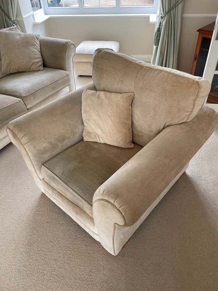 Cream Sofa Suite with X2 TwoSeaters, 1 Armchairs and Footstool