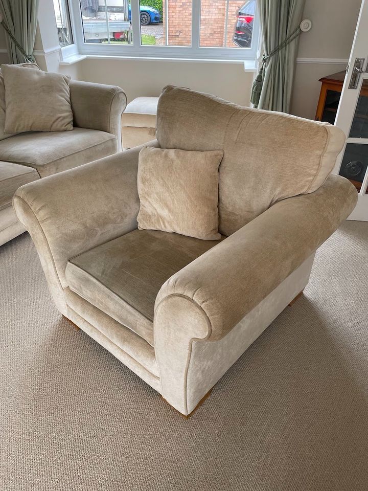 Cream Sofa Suite with X2 TwoSeaters, 1 Armchairs and Footstool