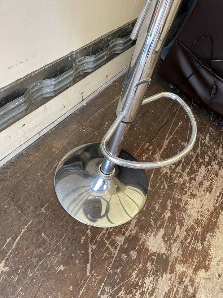 Wood/Chrome Gas Lift Bar Stool